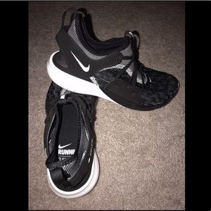 ✨BRAND NEW✨Women’s Nike flex contact 3